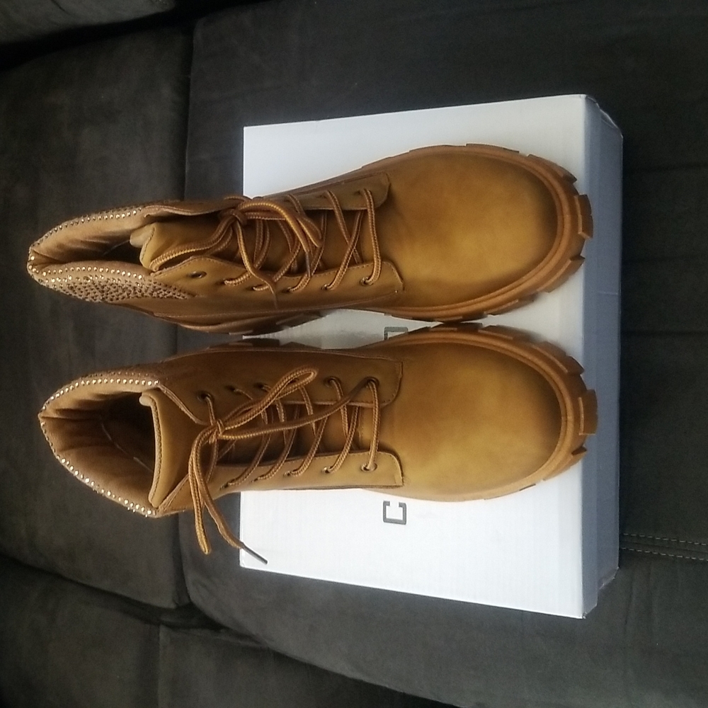 Cape Robin lace up boot